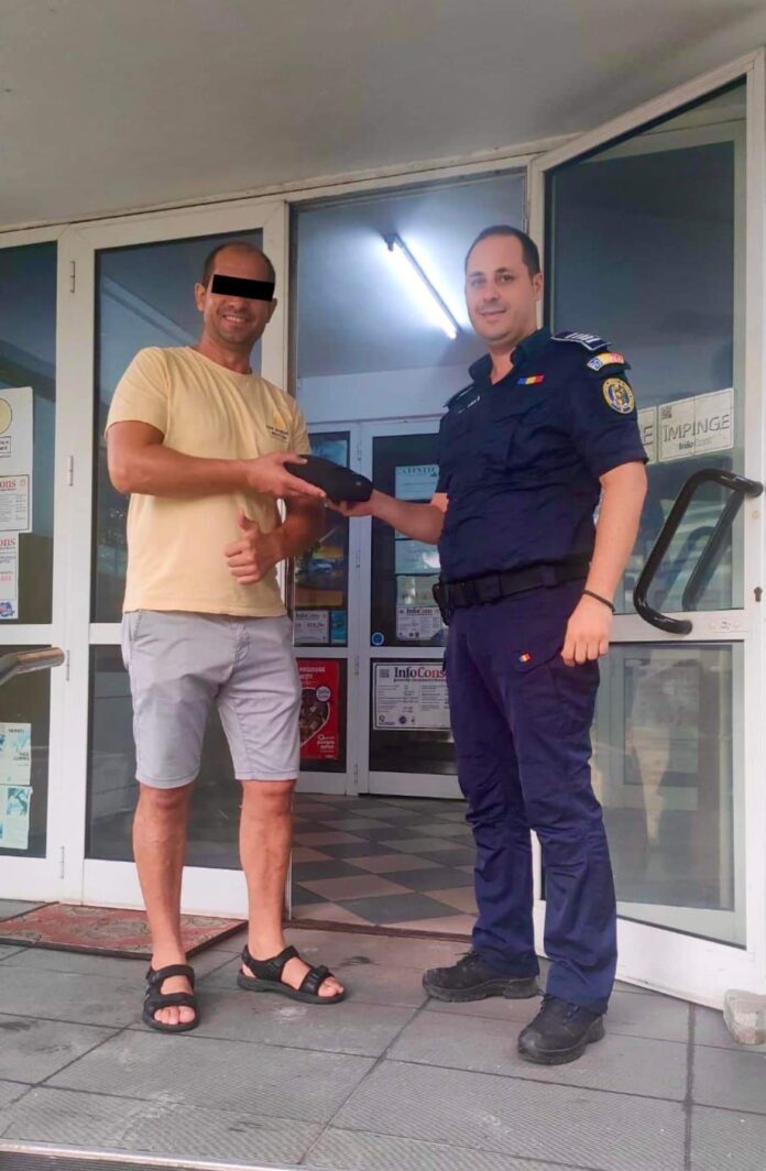 Borsetă găsită într-un parc din Târgu Jiu și predată la IPJ