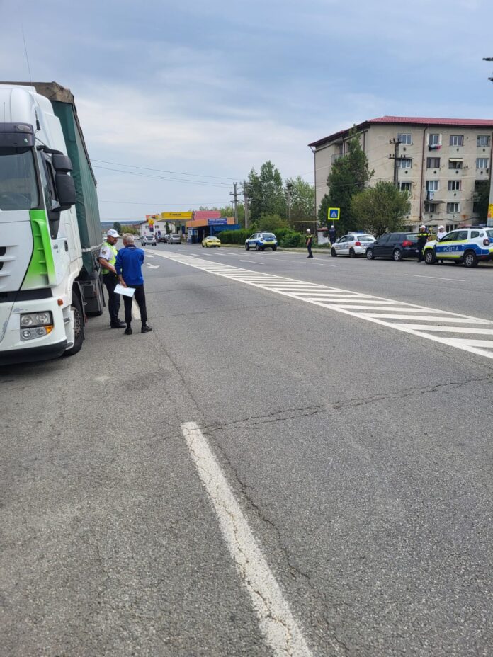 Transportatorii de persoane și mărfuri, verificați de polițiștii gorjeni și lucrătorii ANAF
