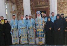 Preasfinţitul Nicodim a oficiat Sfânta Liturghie la Praznicul «Adormirea Maicii Domnului», de la Mănăstirea Polovragi, Gorj – ,,Maica Domnului se roagă înaintea Preaiubitului său Fiu, pentru noi toţi, dar, să aveţi credinţa că se roagă pentru dumneavoastră, care v-aţi ostenit ca să veniţi aici”!
