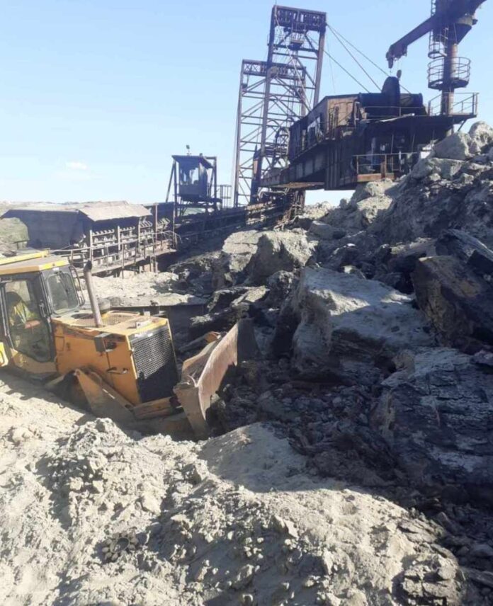 Cine dărâmă ”șandramaua”!? Ministrul Burduja, după alunecarea de teren de la Pinoasa: ”Cei răspunzători trebuie să răspundă!”. Șefii mineritului, plătiți cu salarii de peste 15.000 de lei!