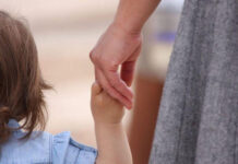 Reguli mai aspre pentru asistenții maternali