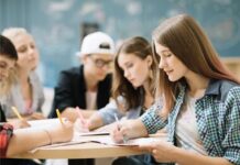 Elevii vor primi patru note pe an la o disciplină