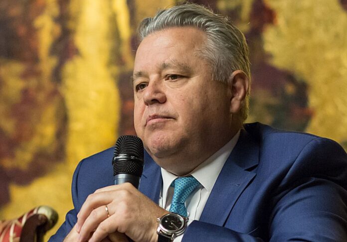 Fostul șef al ANRE, trimis în judecată. Foloase necuvenite