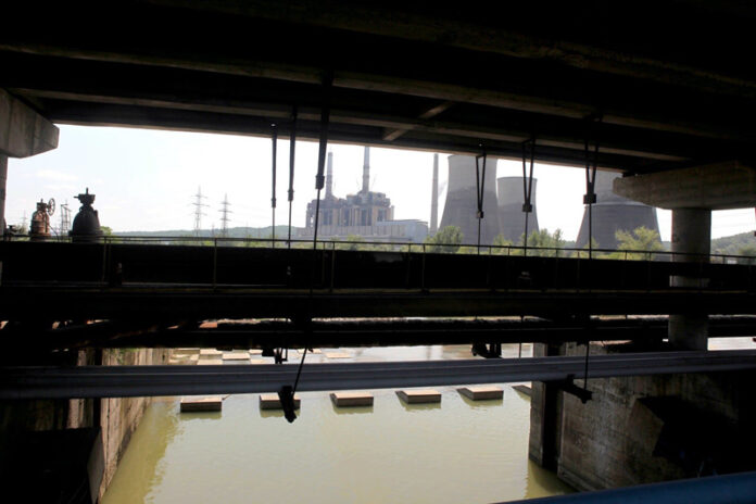 Scade continuu nivelul apei din lacurile de acumulare! Jiul, în zona Rovinari, cu un debit sub limita necesară!