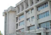 Începe judecata celor trei ,,zmei” care au dezbrăcat și bătut un tânăr pe o stradă din Târgu Jiu!