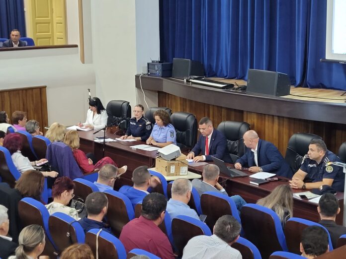 Șefii ISJ Gorj, ședință cu directorii de școli