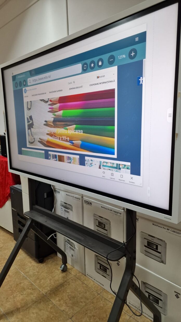 Mobilier nou și echipamente IT pentru școlile din Târgu Jiu