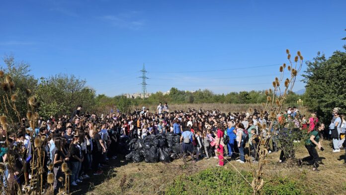 FOTO, Gorj: Ecologizare cu 11.600 de voluntari: copii, oficiali ai județului, ONG-uri și antreprenori