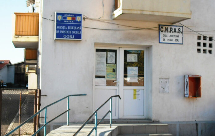 Elevii și studenții gorjeni, beneficiari de pensie de urmaș, așteptați la Casa de Pensii