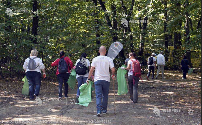 Gorj: Șeful CJ și prefectul, la curățenie, în Defileul Jiului