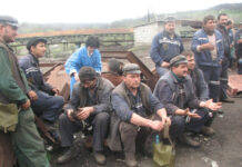 Minerii se descurcă singuri. Administrația CEO nu încheie contracte de transport. Șefii companiei dau vina pe Curtea de Conturi