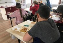 Povestea copiilor din Mehedinți intoxicați cu mâncarea primită la școală, la un pas să se repete și în Gorj