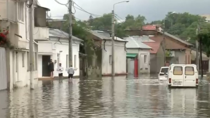 Patru oameni au murit în inundațiile din Galați
