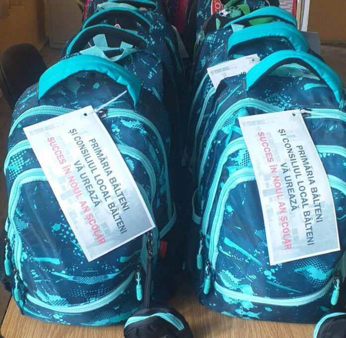 Primăria Bâlteni oferă ghiozdane echipate pentru elevii din clasele pregătitoare și întâi