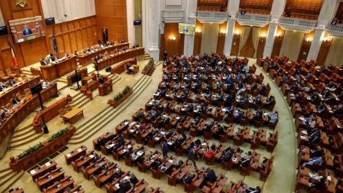 10 parlamentari s-au înscris în Partidul Drept