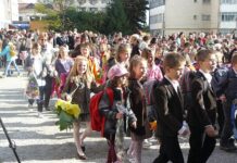 Aproximativ trei milioane de elevi au început școala