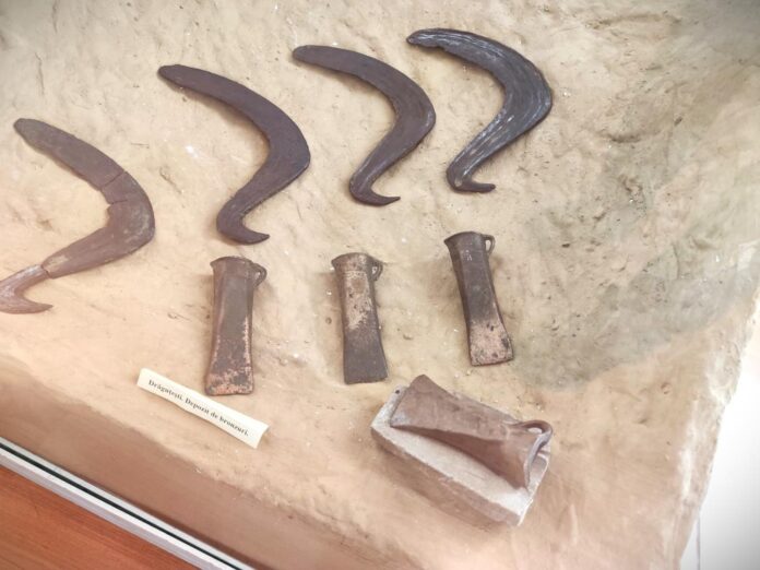 Topor tip celt, vechi de 3500-4000 de ani, descoperit în Gorj