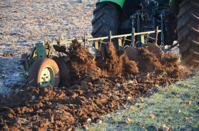 Agricultura pe înțelesul tuturor – Faceți-vă un mare bine, arați terenul toamna (2)