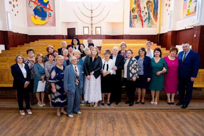 Târgu-Jiu, Colegiul Economic «Virgil Madgearu», 20 sept 2024 – O revedere distinsă şi emoţionantă, la 40 de ani de la terminarea liceului (promoţia 1984) – ,,Vă doresc să aveți curiozitatea și perfecționismul unor lecţii de aleasă educaţie”!