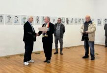 Caricaturistul gorjean, Grigore Haidău, și-a prezentat „Portretele șic” în cadrul unei expoziții de caricatură