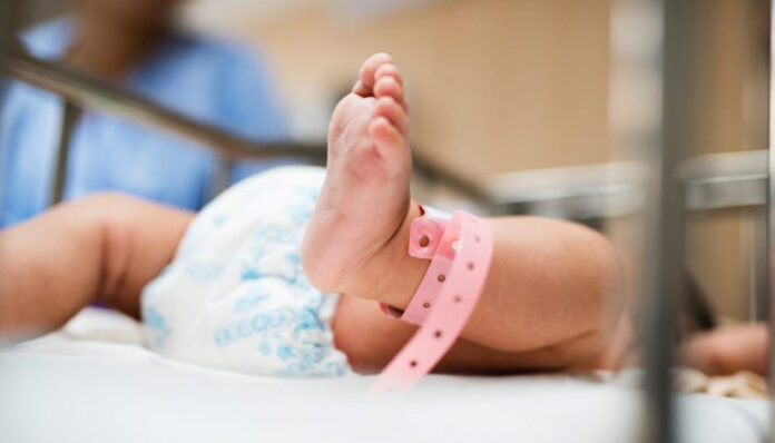 bebelus-nastere-natalitate