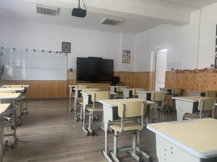 De Ziua Educației s-au inventariat noile dotări de la școlile din Bâlteni