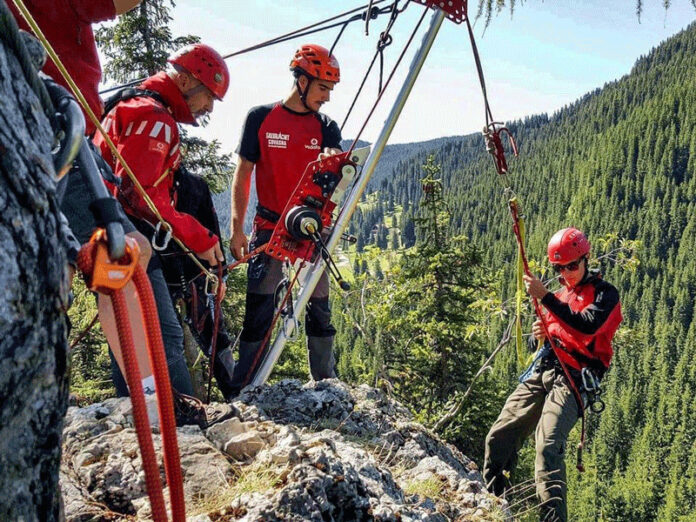 Salvatorii montani din Gorj, la un concurs în Italia