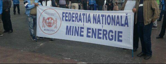 Sute de sindicaliști FNME protestează astăzi la Guvern