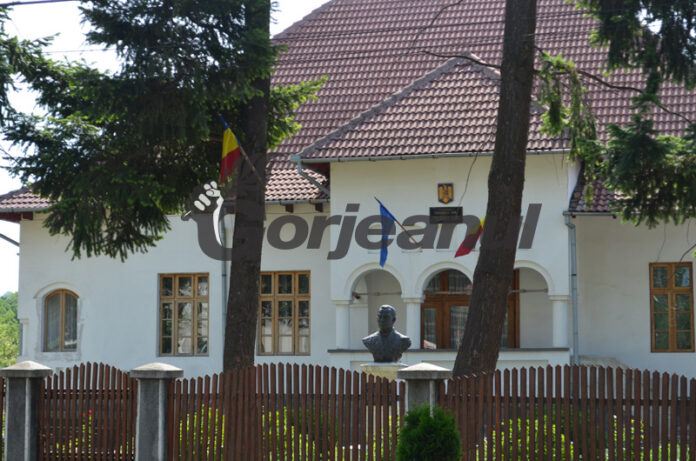 Condamnare cu suspendare! Fura icoane ca să și le pună în cameră!