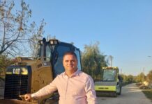 Se toarnă asfalt pe 16 drumuri din Ionești