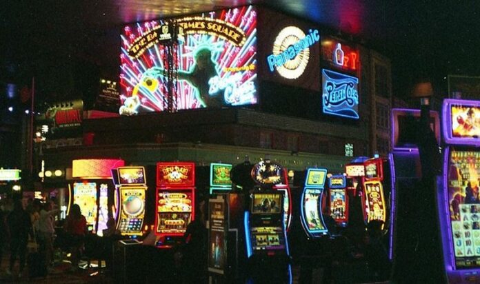 TOP CINCI superstiții în care cred cei care joacă la păcănele. Ultima te va lua prin surprindere!