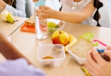 Amendă pentru un restaurant din Târgu Jiu care distribuia ”masă sănătoasă” elevilor din Drăguțești