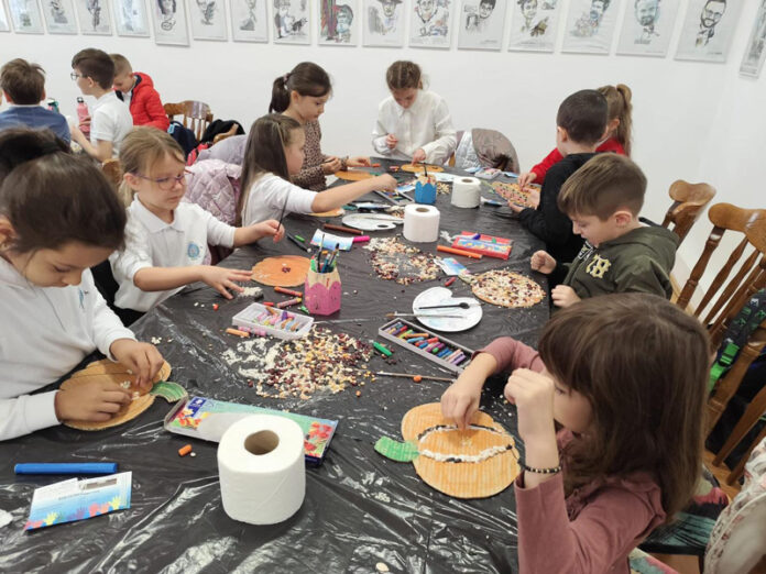 Zeci de copii, la atelierele de la Muzeul Județean