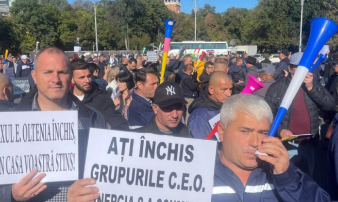 Au început protestele minerilor în fața Guvernului