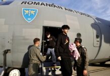 Zeci de români din Liban, aduși acasă cu un avion MApN