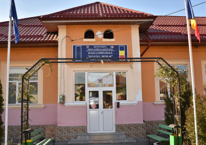 Școli din Gorj, decorate de Iohannis