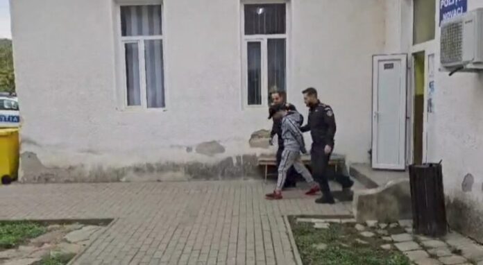 Arestat la 16 ani după ce a terorizat un sat întreg!