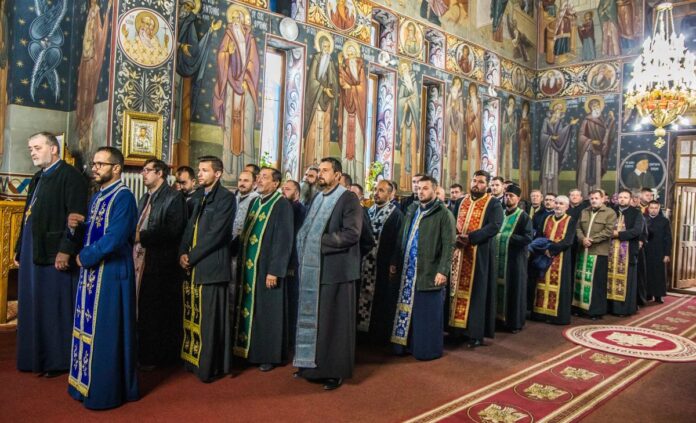 Conferinţa preoţească pastoral-misionară de toamnă a preoţilor de parohie din protopopiatele Târgu-Jiu Sud şi Târgu-Jiu Nord – ,,Toate rugăciunile noastre nu au decât această direcție, ca să ținem mintea la Cel Ceresc. Din minte, păcatul coboară în trup, care primește toate aceste gânduri ale minții”!