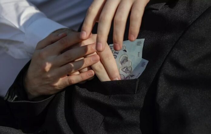 A oferit mită unui polițist „ca să fie bine”. Condamnare!