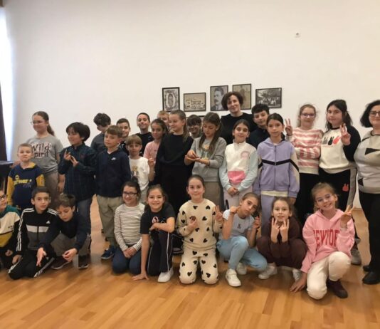 Zeci de elevi, la atelierul de cercetare și arte combinate, organizat de Muzeul Județean